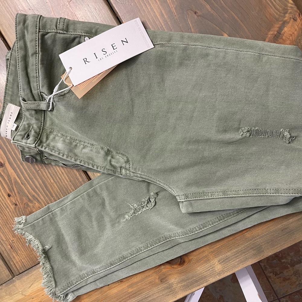 Risen Jeans, so comfy and cute! Just too large for me